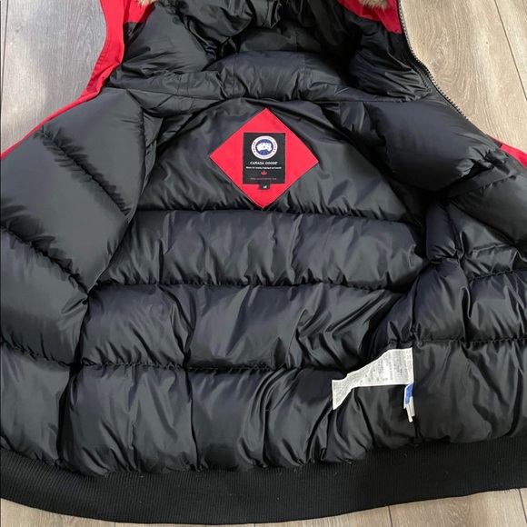 Selling red Canada goose jacket bought worn 2 or 3 times fairly new and comfy - Picture 5 of 9